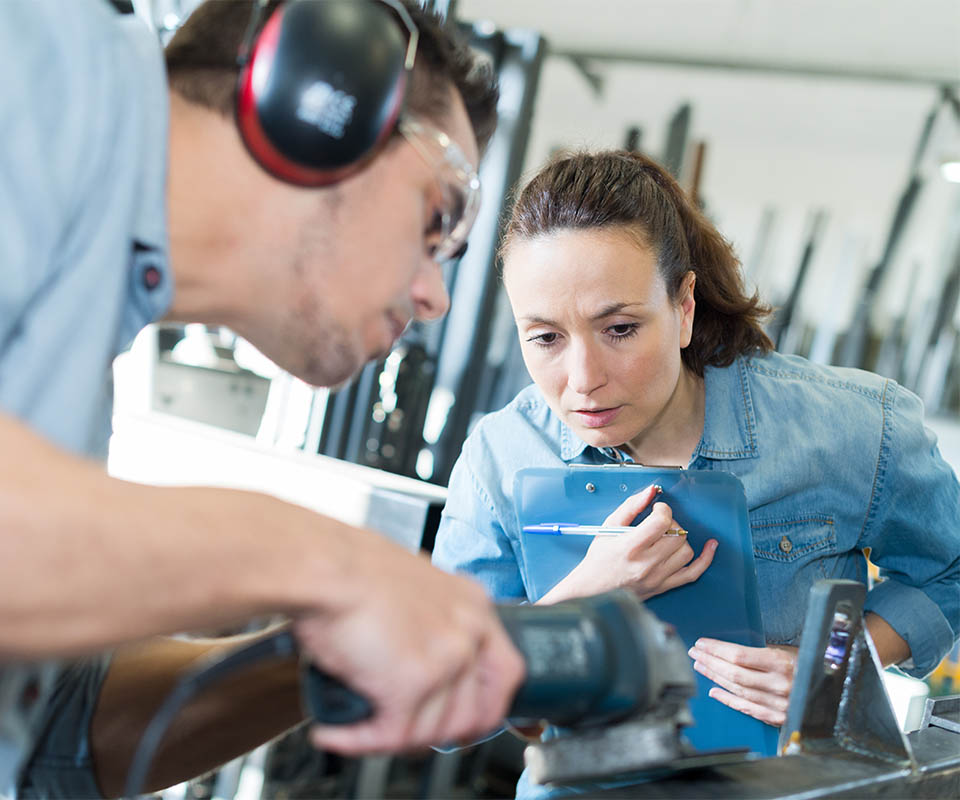 noisy-workplace-workman-hearing-loss